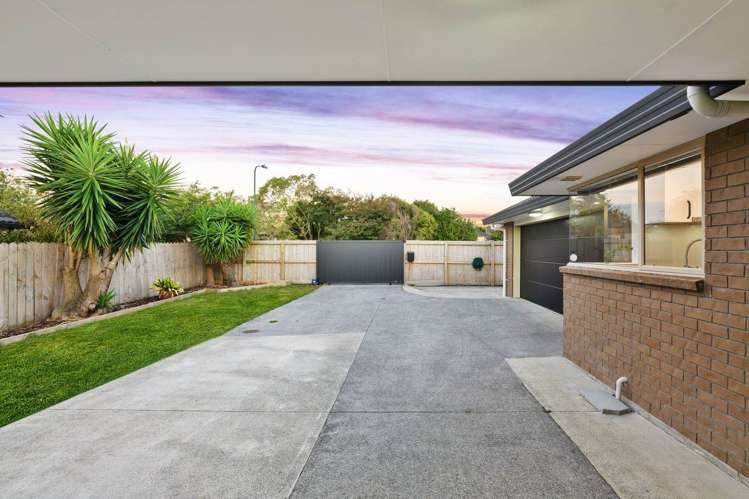 8 Woodbank Drive Glen Eden_9