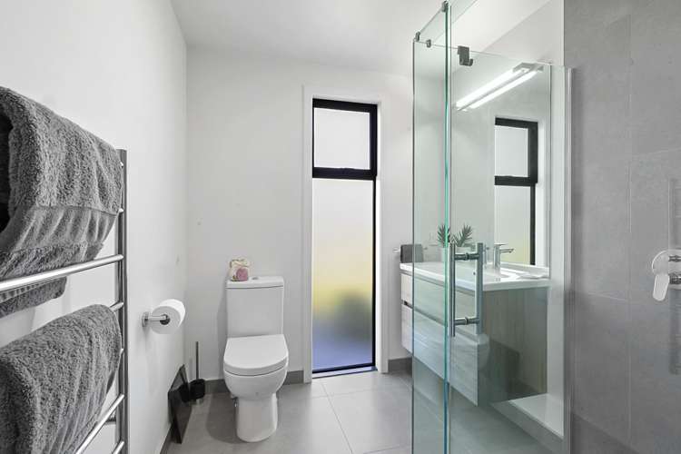 2/31 Links Drive Waiwhakaiho_11