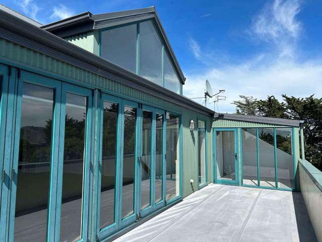 DIAMOND HARBOUR - THREE BEDROOMS, HEAT PUMP