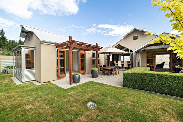 5 Vancouver Drive Queenstown_5