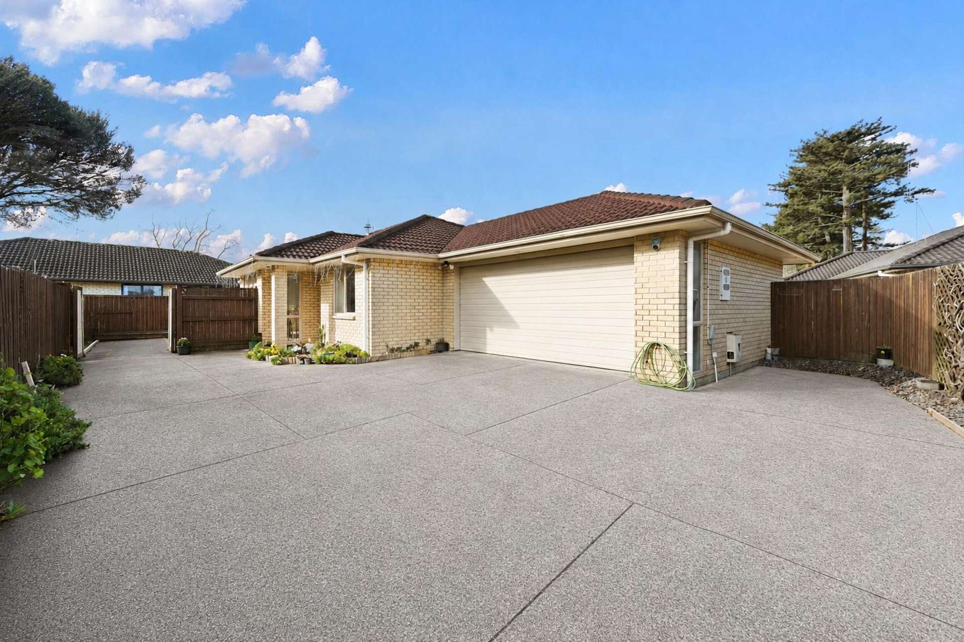 221 Old Farm Road Hamilton East_0