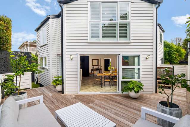Dream location by Takapuna Beach