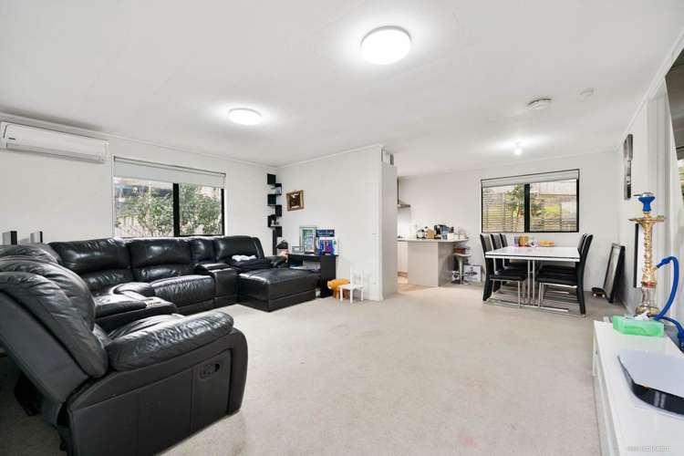 46 Maywood Crescent Glen Eden_9