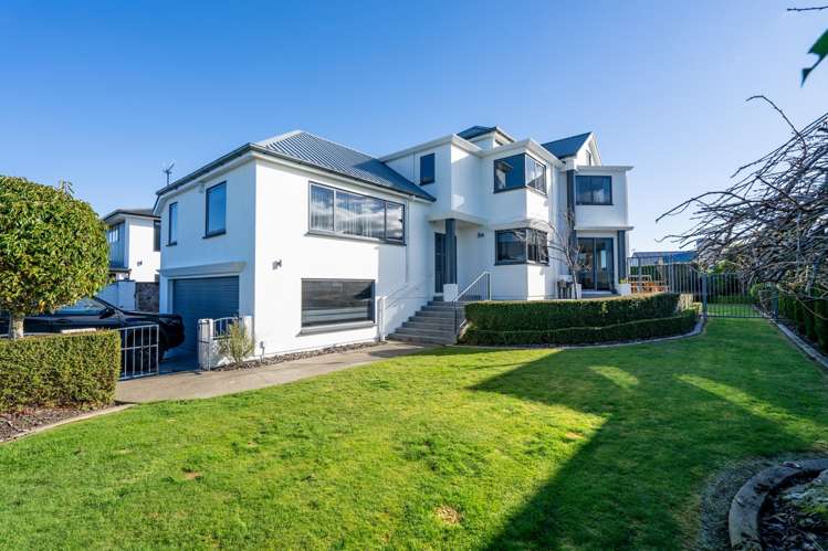 712 Queens Drive Waikiwi_28