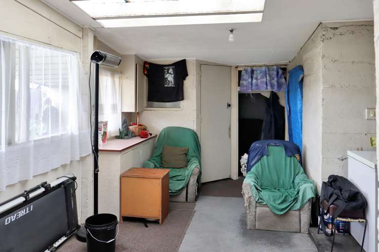 15 Sinclair Avenue Nightcaps_12