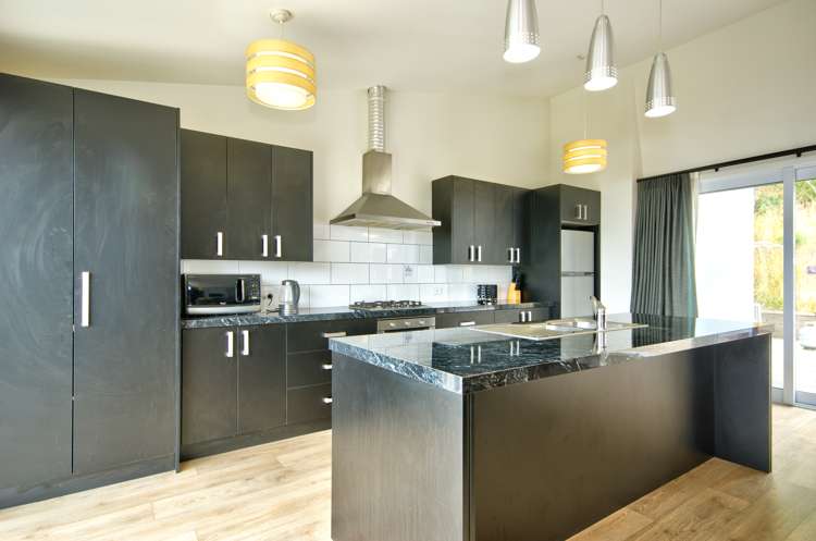 8b Moss Lane Fernhill/Sunshine Bay_7