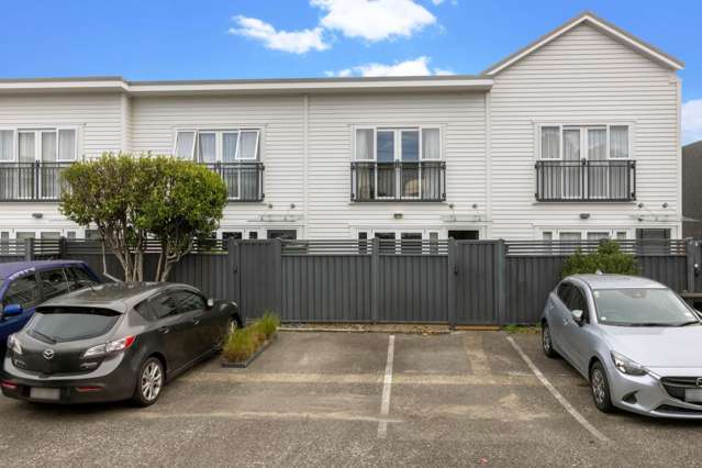 Spacious, Secure and 2 Carparks