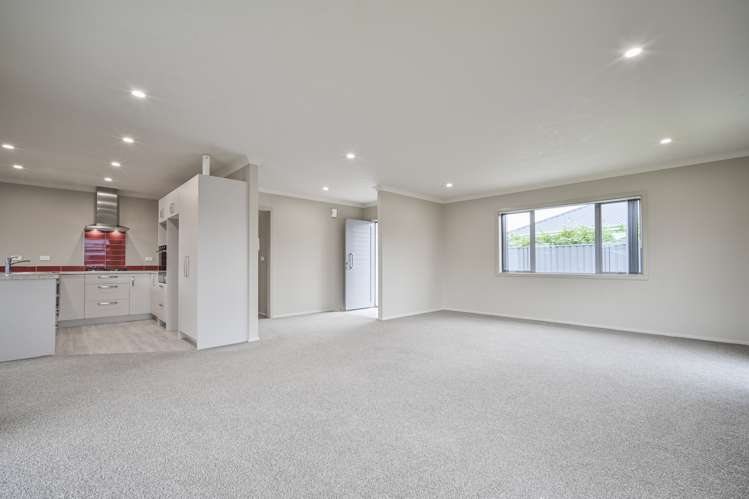 10 Sixty Mile Close Frimley_6