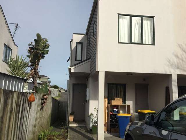 6/4 John Jennings Drive Oteha_1