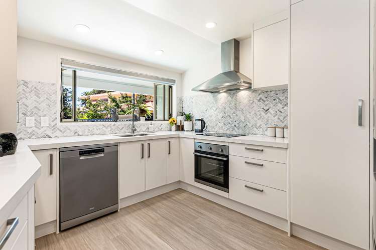 484 Beach Road Murrays Bay_10