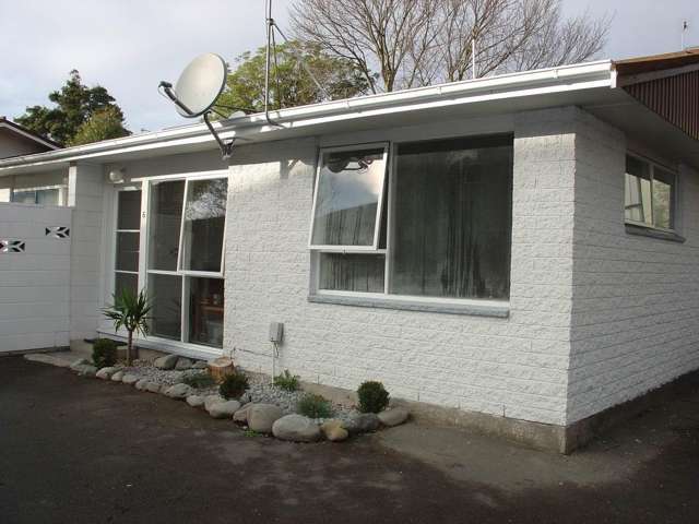 Two Bedroom Unit In Riccarton!