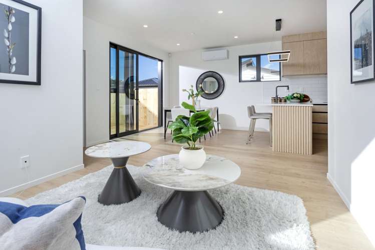 81B Ayton Drive Totara Vale_2