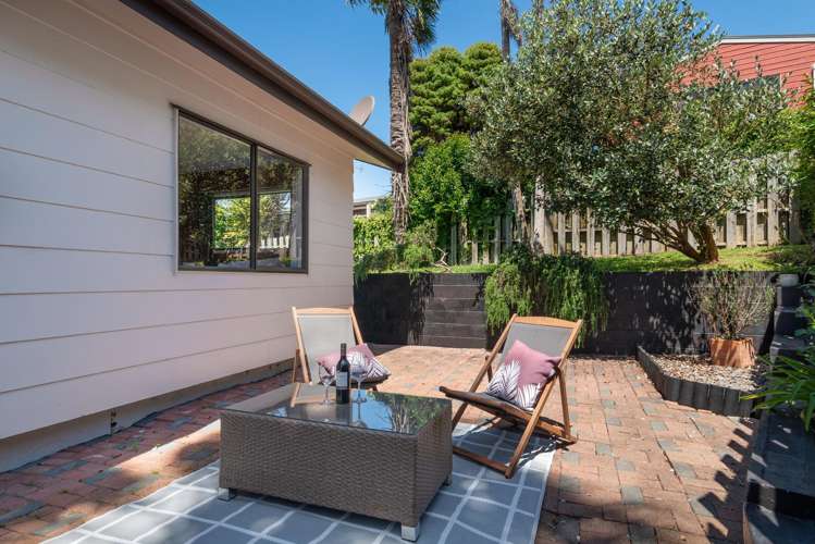 1/8 Camilla Grove Totara Vale_4