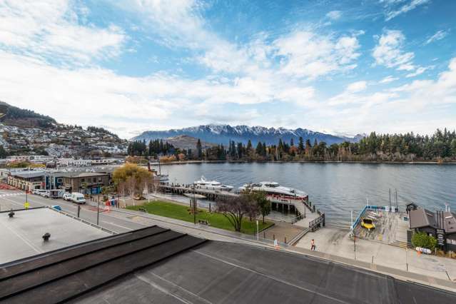 2 Waterfront Apartments, 109 Beach Street Queenstown_2