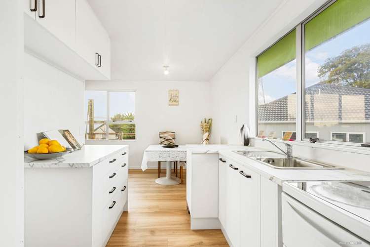 2/73a Flanshaw Road Te Atatu South_2