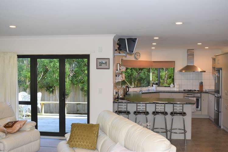 2 West Peak Way Otaki_3