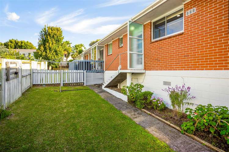 2/61 Royal View Road Te Atatu South_24
