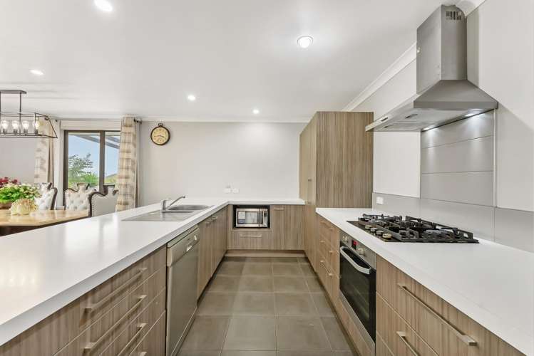 8 Ballintoy Park Drive Welcome Bay_4