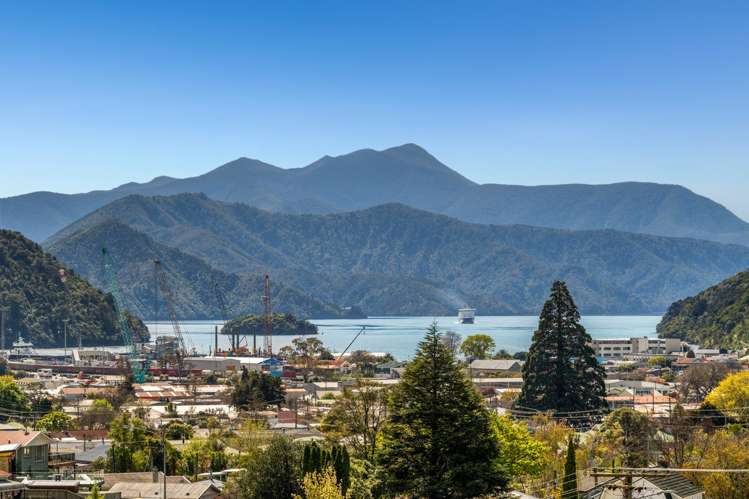 8 and 8a Angle Street Picton_20