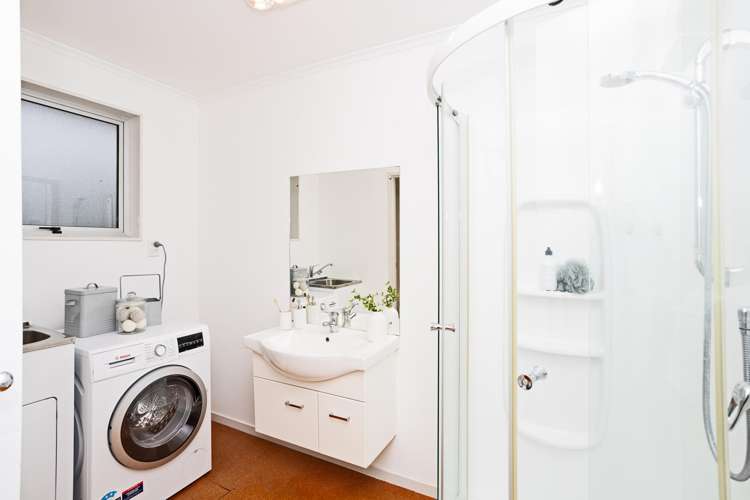 2/12 Catherine Street Windsor_13