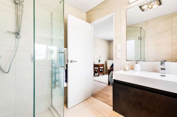 24a Vodanovich Road Te Atatu South_17