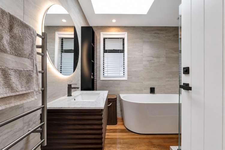 1384 Egmont Road Egmont Village_34