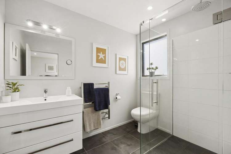 213 & 213A Tomahawk Road Andersons Bay_27