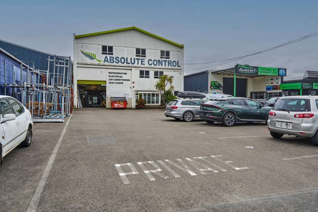 Petone warehouse with great parking