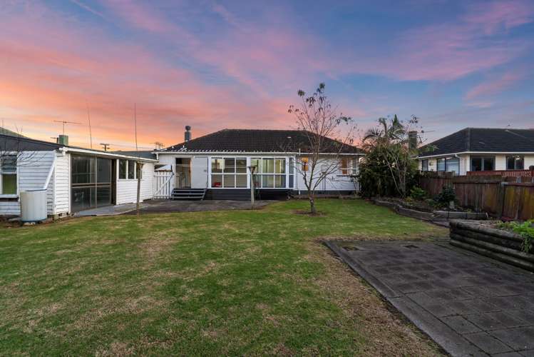 15 Velvet Crescent_1