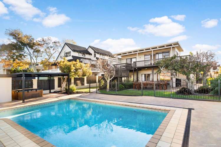 219 Royal Road Massey_20