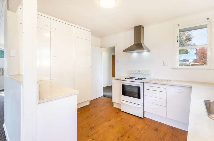 5 Mihipeka Grove Turangi_10