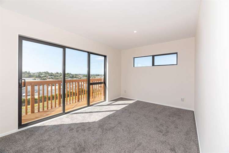 8 Myra G Place Stanmore Bay_2