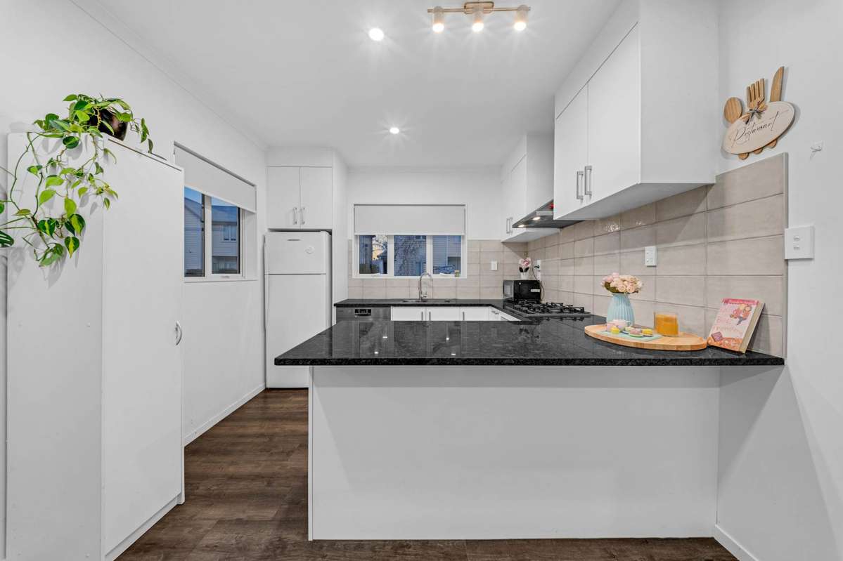 20 Warbler Crescent_1