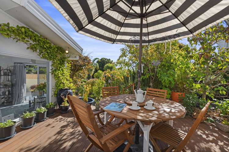 2/3 Tiri View Place Waiake_1