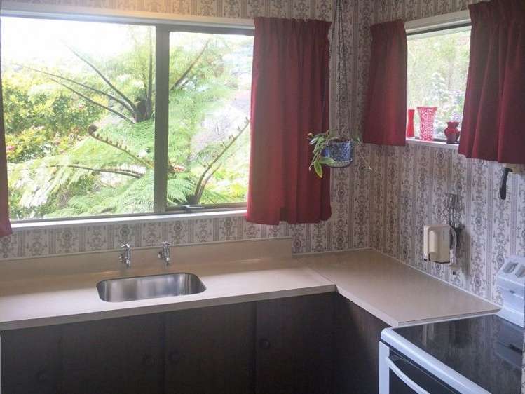 2/4 Kinloch Place Papakowhai_11