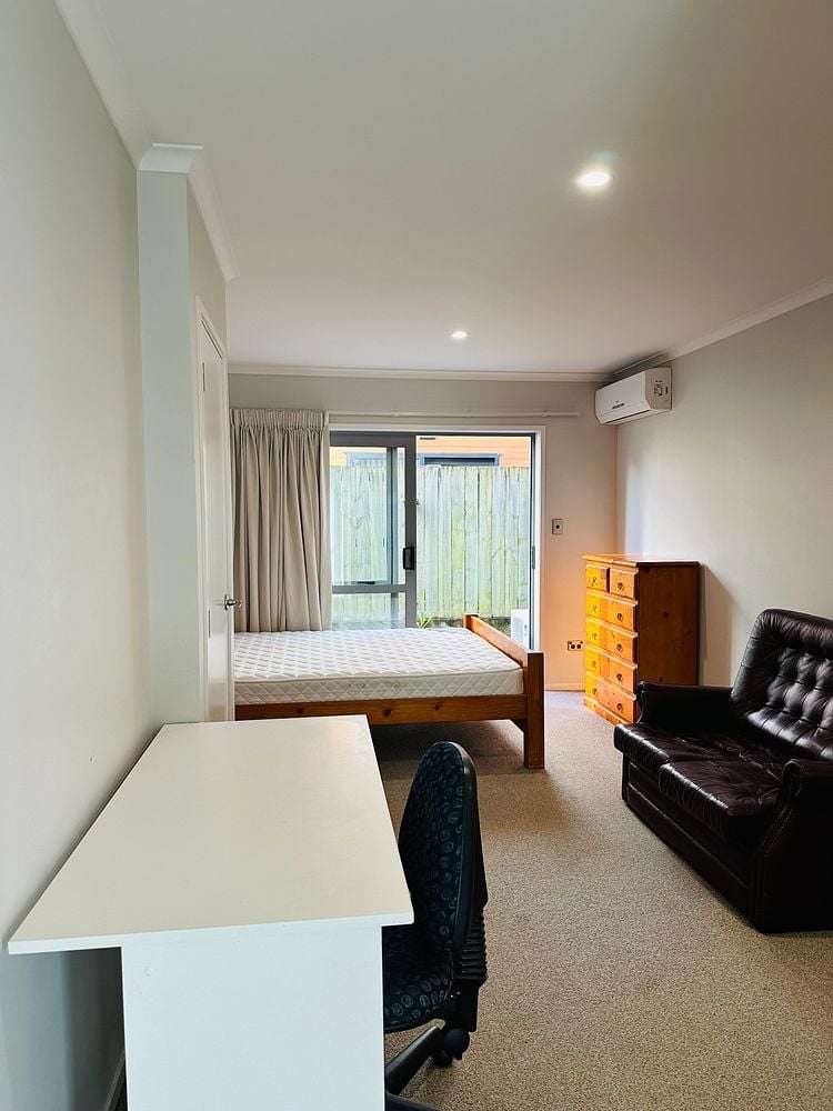 Room 1, 6/181 Knighton Road Hillcrest_3