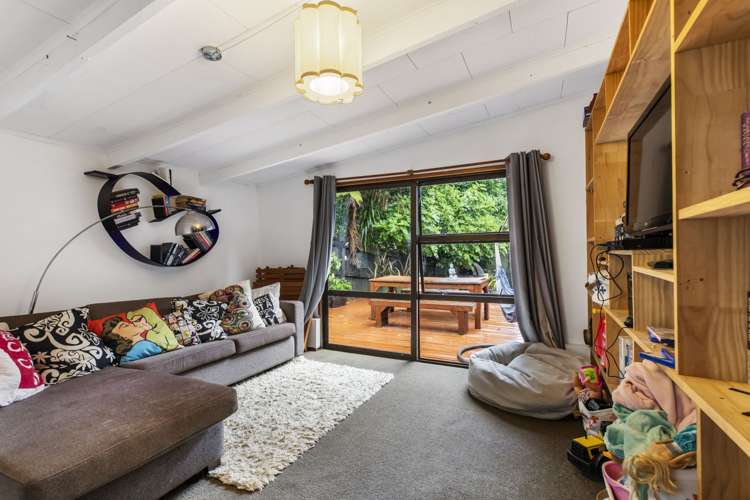 17 Karen Road Laingholm_5