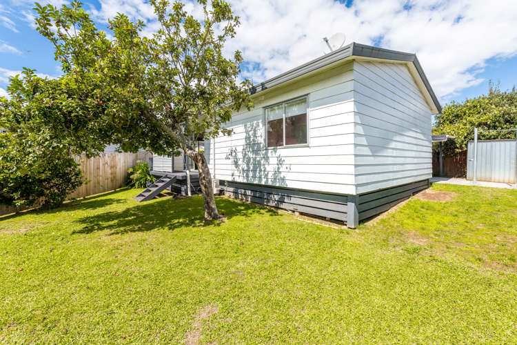 2/8 Jontue Place Clover Park_9