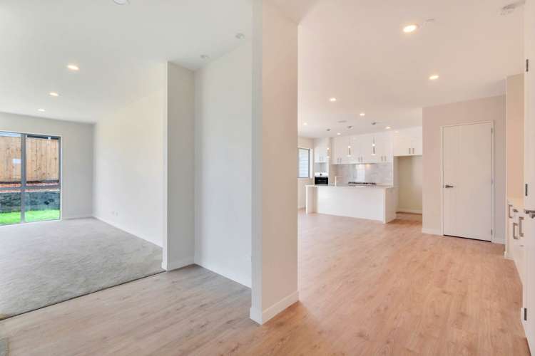 9 Canoe Lane Riverhead_4