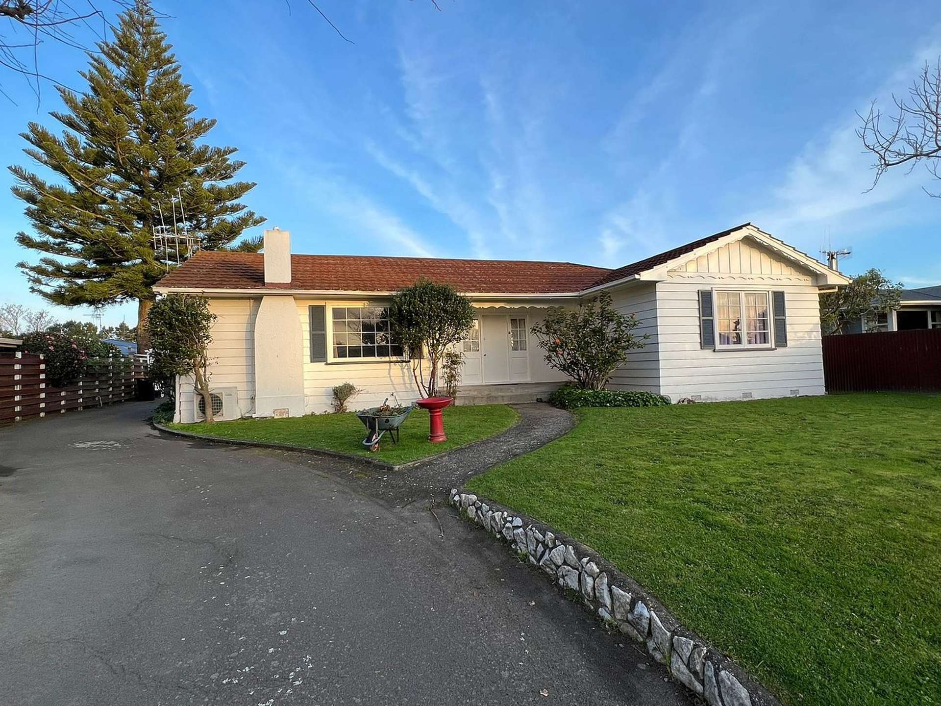 6 Henare Street West End_0