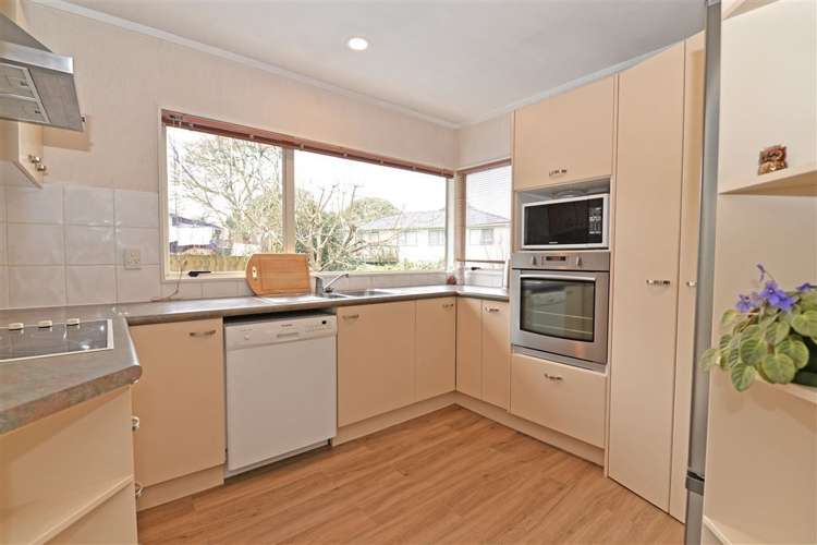 14 Queen Natalie Place Massey_10