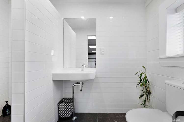 52 Marine Parade Mellons Bay_36