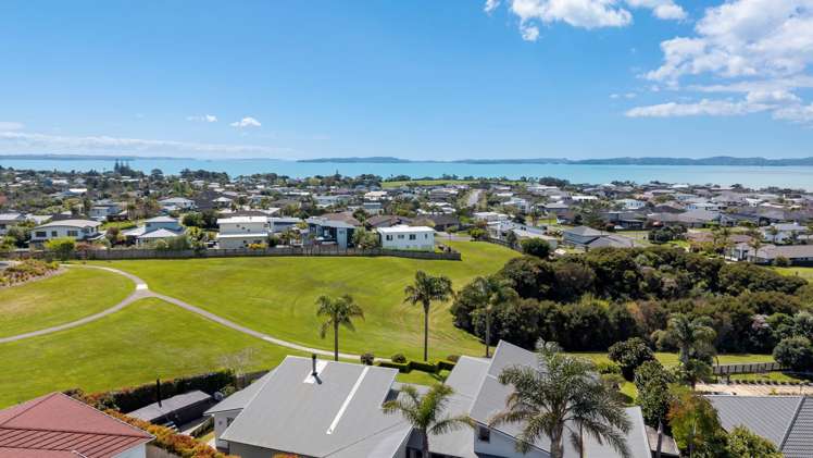 9 Intrepid Crescent Beachlands_36