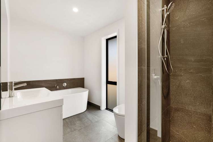 77 Magnum Drive Cromwell_15