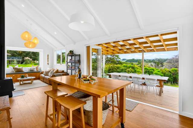 Te Whau Cottage - small scale, big style