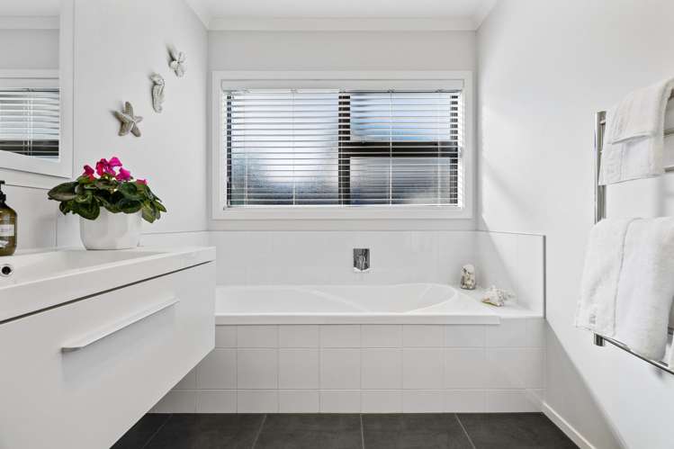 25 Chestnut Close Kelvin Grove_16