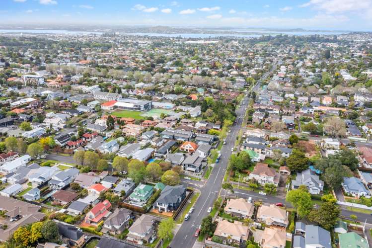 92 The Drive Epsom_23