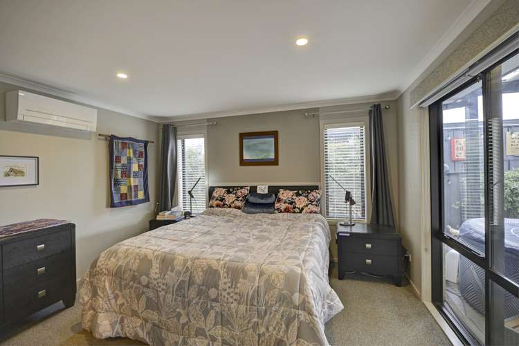 2 Devon Lane Carterton_8