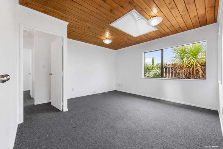 4/121 Bruce Mclaren Road Henderson_13