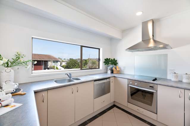 2/27 Knightsbridge Drive Forrest Hill_3